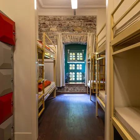 Uppelink Hostal *