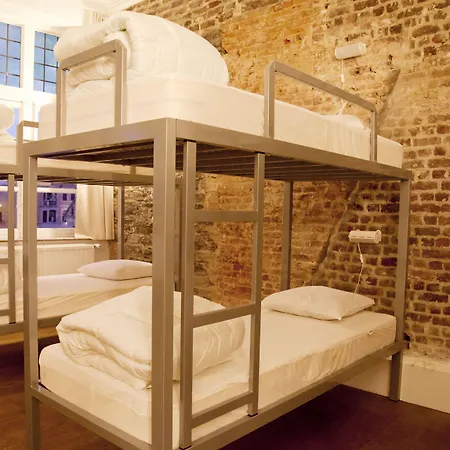 Uppelink אכסניה