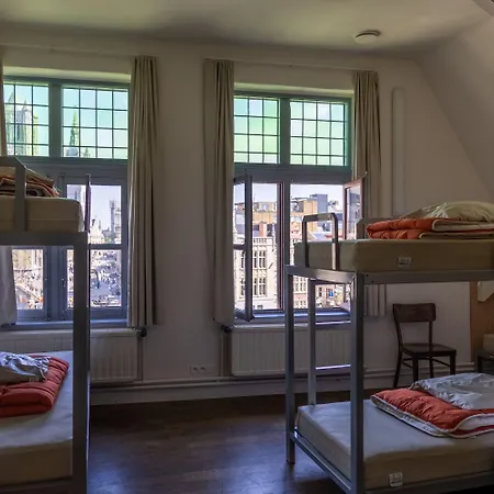 Uppelink אכסניה