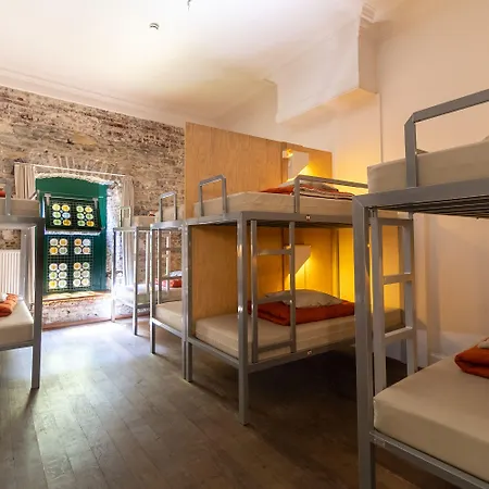 Uppelink Hostal *