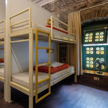 Uppelink Hostal *